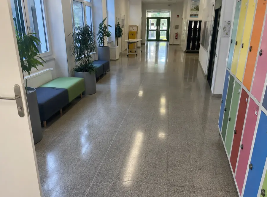 Schul- & Kindergartenreinigung Wien für Bildungseinrichtungen – planbar, hygienisch & bedarfsgerecht Ausführung